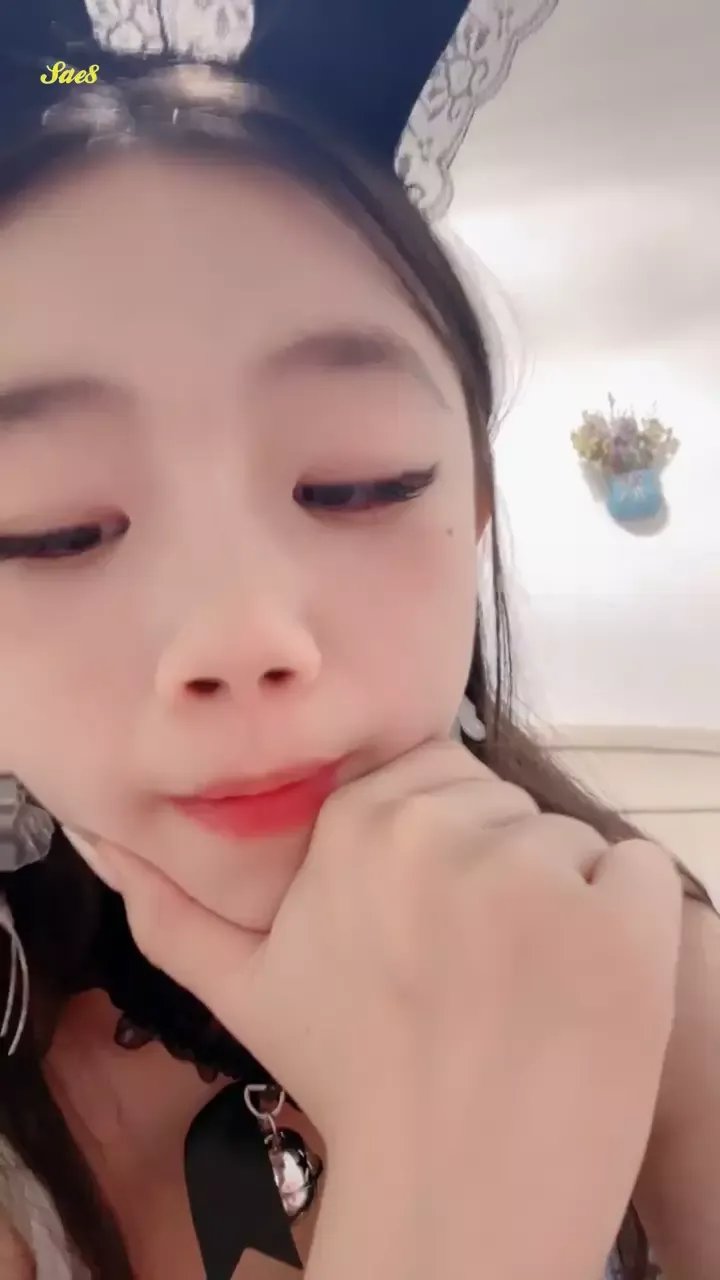 学生嫩妹变身兔女郎白皙嫩滑的身体无限诱惑