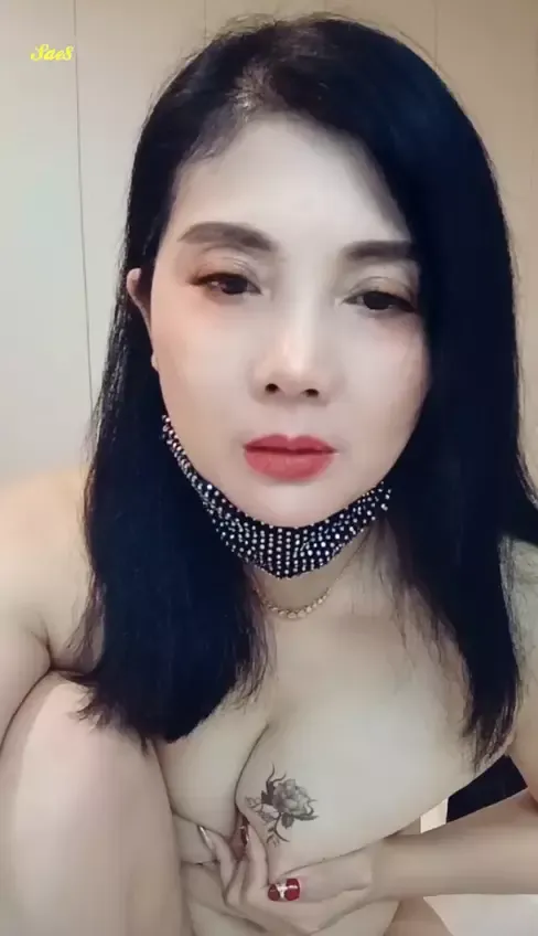 肉感白皙大奶美阿姨性感直播